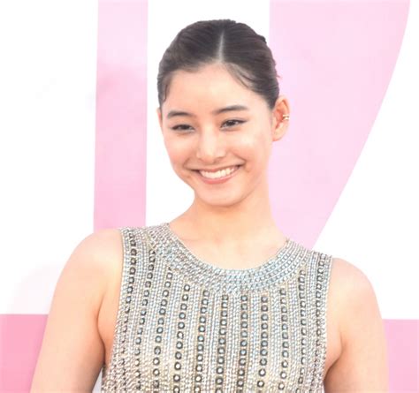 新木優子、美ヒップ際立つ“悩殺ドレス姿”公開「メッチャ過激で。